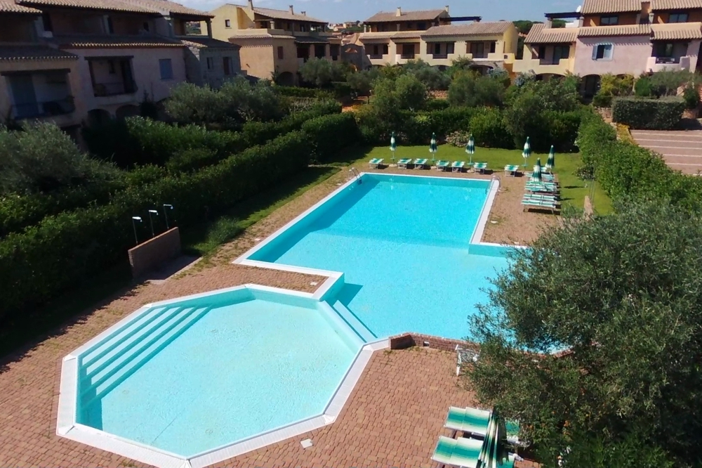 vendite al borgo di porto san paolo, piscina