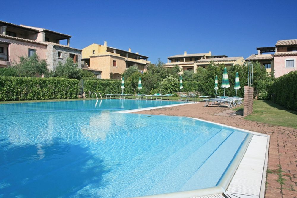 vendite al borgo di porto san paolo, piscina