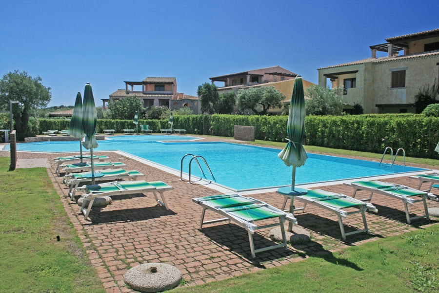 affitti al borgo di porto san paolo, piscina
