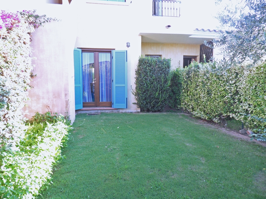 affitti al borgo di porto san paolo, giardino posteriore