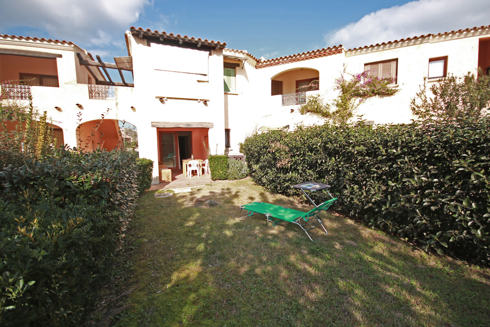 Trilocale con due bagni, veranda e giardino