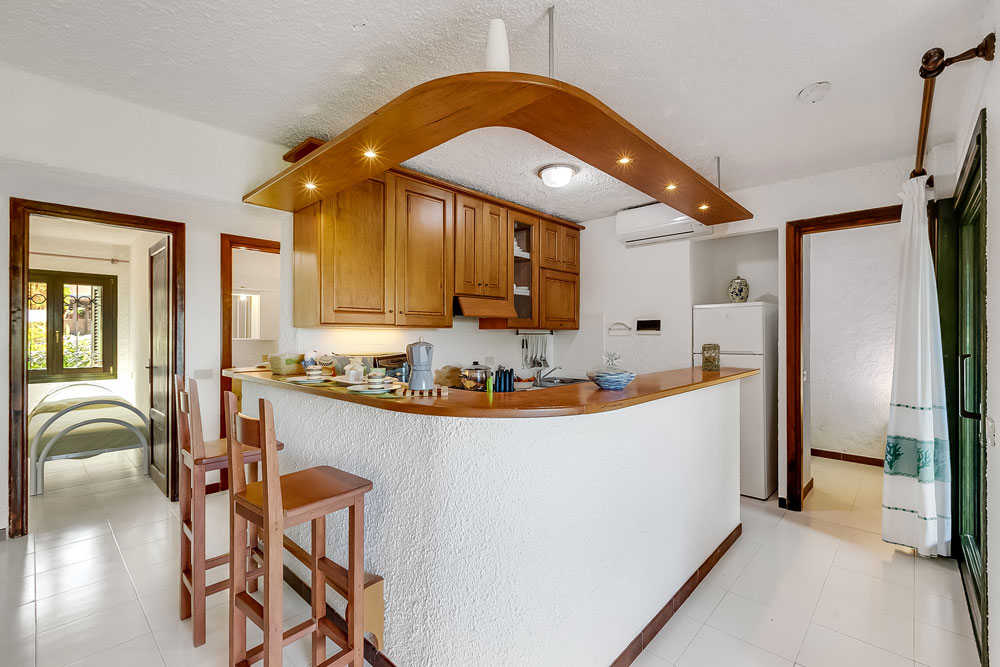 la camera da letto e l'uscita sul giardino posteriore